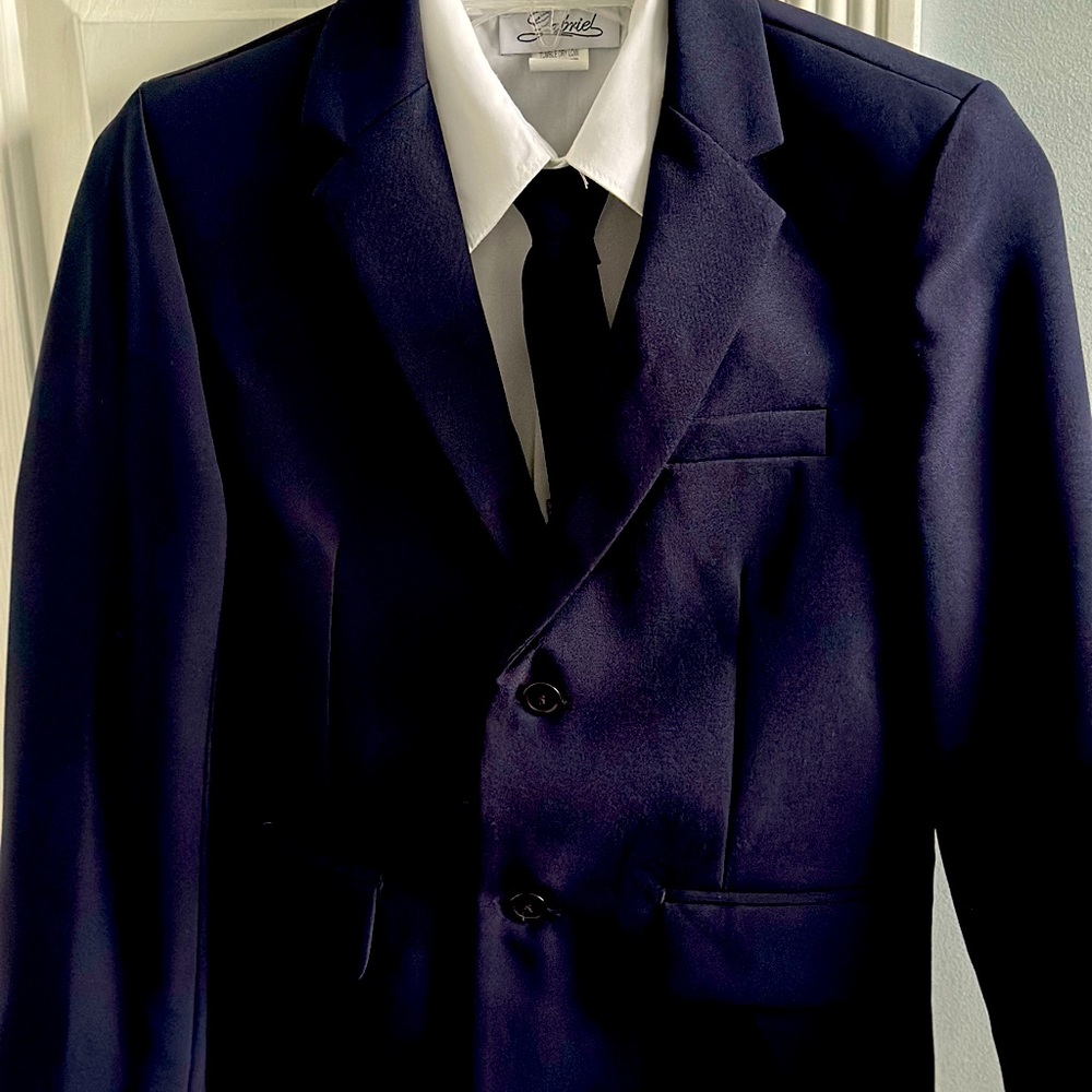 Navy blue 5 pc boys size 8 suit.  Jacket, shirt, vest, adjustable tie and pants.